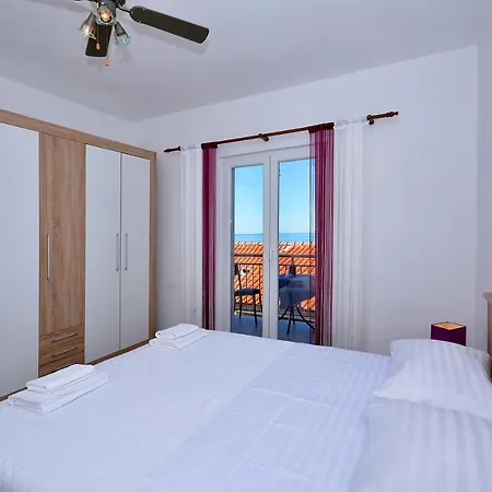 'mimo' In - Hvar